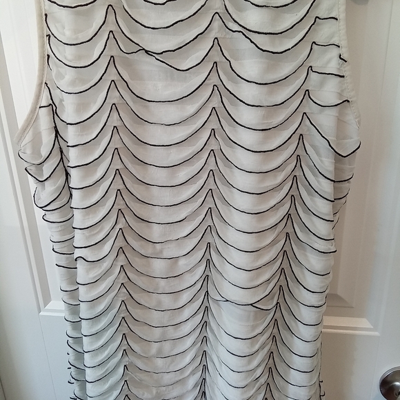 New Directions White with Black Trim Ruffle Size XL - Picture 4 of 7